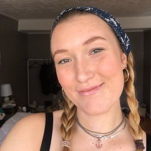 Meet your Posher, Eva